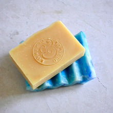 Load image into Gallery viewer, Blue eco-friendly soap holder with handmade botanical soap bar – plastic-free bathroom essential